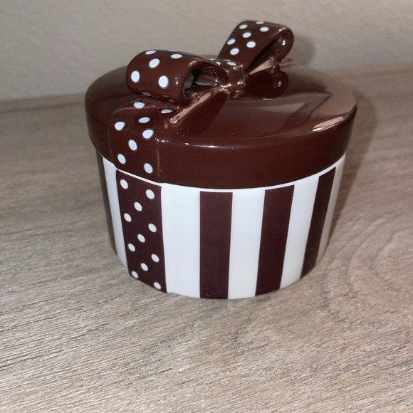 Henri Bendel NWT Porcelain Hat Box